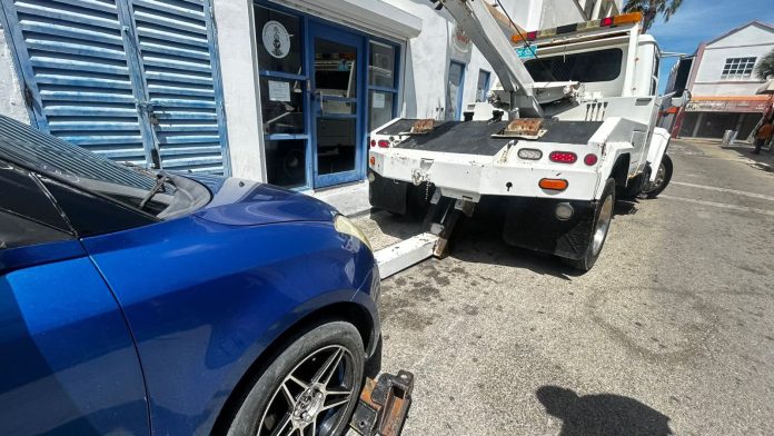 Polis di Oranjestad a duna un total di 536 boet den proyecto di accion pa cu auto mal staciona