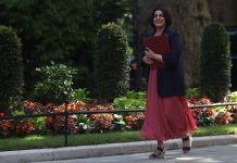 Refugiadonan mester paga Reino Uni pa gasto di acomodacion