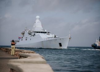 Zr. Ms. Groningen ta barco di stacion di Caribe