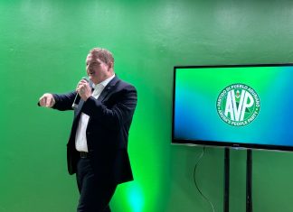 Segun comunicado di partido AVP: Mike Eman lo traspasa liderazgo na september 2026 y e puesto di Minister-President na 1 di januari 2027