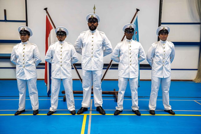 Cinco militar Arubiano huramenta na ARUMIL (2)_result