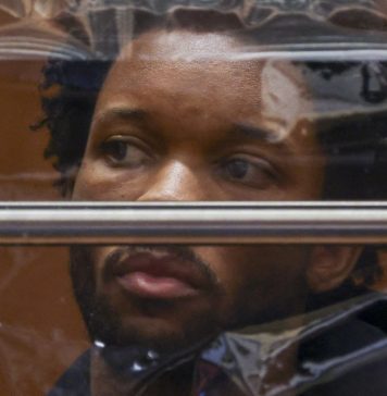 Curpa den descomposicion haya den auto di cantante D4vd tabata ‘imposibel pa reconoce’, corte ta tende