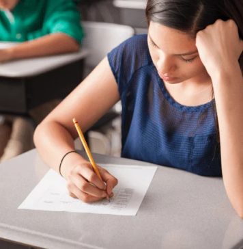Mesun puntuacion, diferente conseho: posicion den klas ta influencia recomendacion di scol na Hulanda