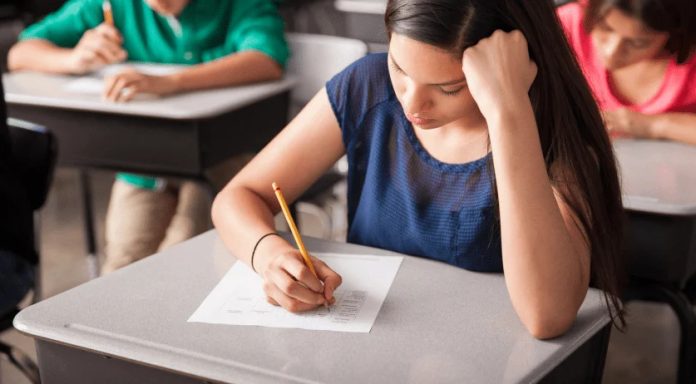Mesun puntuacion, diferente conseho posicion den klas ta influencia recomendacion di scol na Hulanda