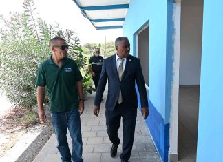 Comunicado di minister Arthur Dowers: Minister a inspecciona trabaonan di renobacion na Scol di Polis “Edgar Joaquin ‘Watty’ Vos”