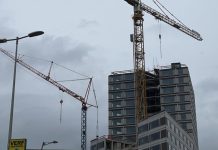 Hulanda na caminda pa construi casi 100.000 cas nobo na 2027; Pero segun experto, e crecemento probablemente ta temporal