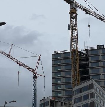 Hulanda na caminda pa construi casi 100.000 cas nobo na 2027; Pero segun experto, e crecemento probablemente ta temporal
