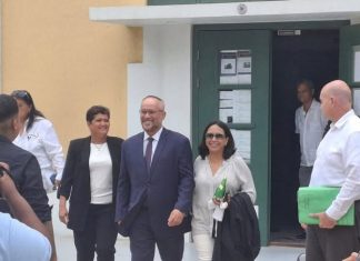 Volgens verdediging Mike de Meza ontbreekt de basis voor strafzaak tegen parlementariër