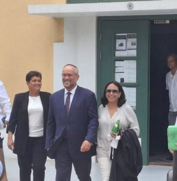 Segun defensa di Mike de Meza, no tin base pa e caso penal contra e parlamentario