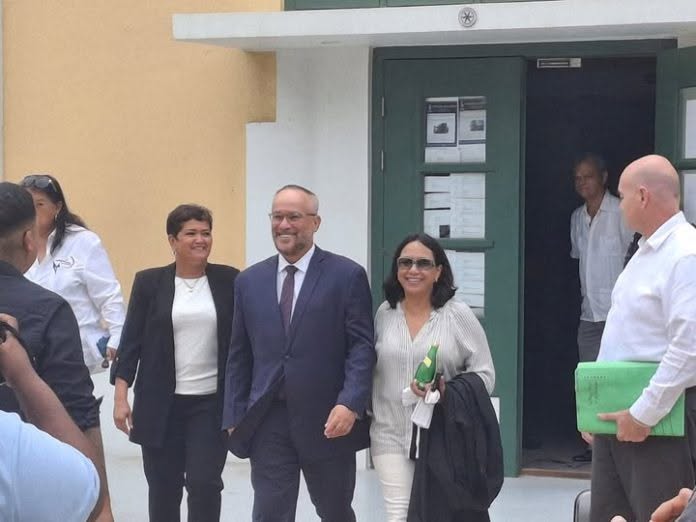 Segun defensa di Mike de Meza no tin base pa e caso penal contra e parlamentario (2)