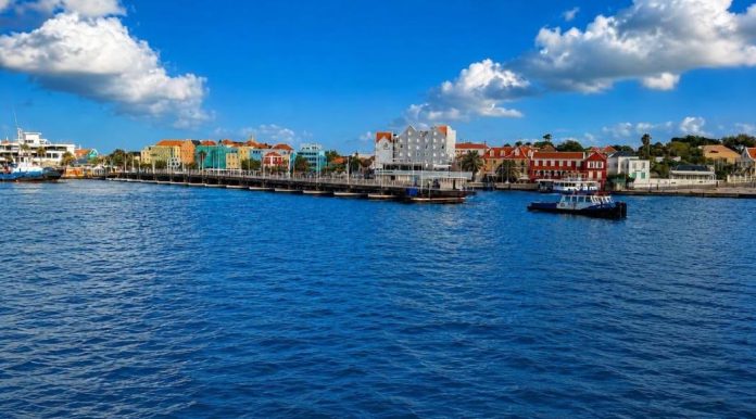 Brug Historico di Ponton Reina Emma kita pa proyecto grandi di renobacion