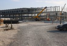 Di dos fase di construccion na hotel Secrets a reinicia debate tocante Baby Beach y San Nicolas