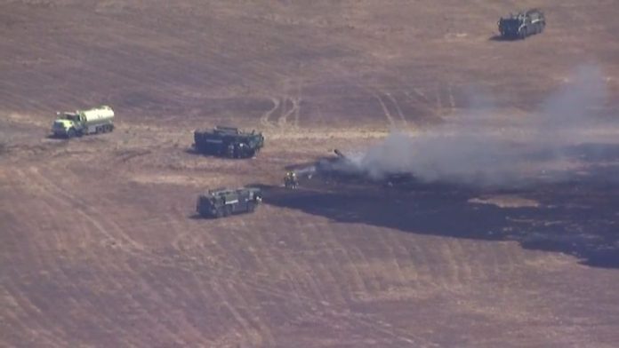 Fighter jet ta cay cerca di base militar Mericano