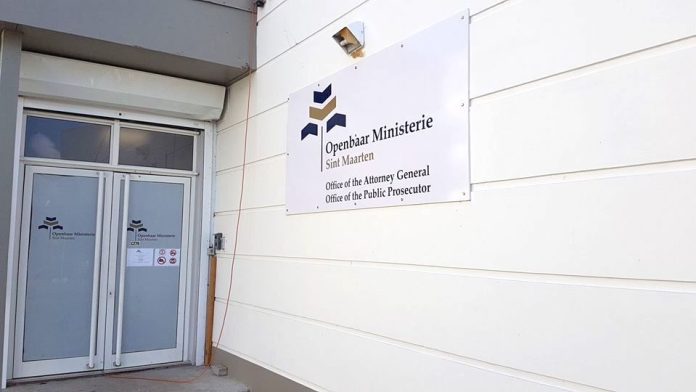 Fiscalnan publico na Sint Maarten ta hiba gobierno corte pa añanan di ahuste di salario no paga