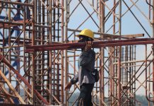 Menos permiso, mas placa: Kico e cifranan di construccion na Aruba ta revela