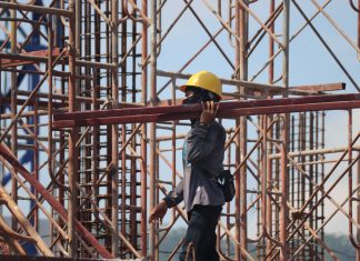 Menos permiso, mas placa: Kico e cifranan di construccion na Aruba ta revela