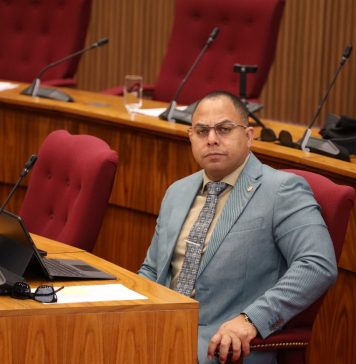 Comunicado di prensa: Parlamentario Eduard Pieters ta keda cuestiona e uzo di 16 miyon florin y kier sa unda e placa di ATA ta bay