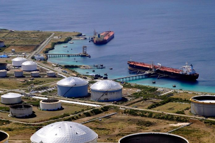 Parlamentario di MAN ta cuestiona declaracion di Pisas cu tankinan na Bullenbaai ta ser usa na capacidad maximo