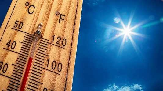 Thermometer Sun 40 Degres. Hot summer day. High Summer temperatures
