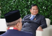 Centenares ta bira malo na Indonesia despues di cuminda gratis na scol