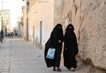 Decenas di pais ta pidi Taliban pa respeta derecho di hende muher