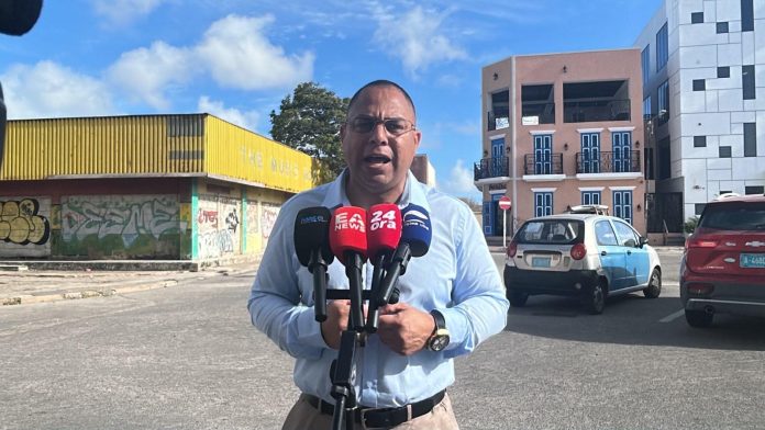“Inversionista ta y kier inverti, pero ta Gobiernonan no tin curashi pa tuma decision”
