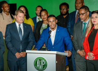 Mike Eman a anuncia transferencia di liderazgo di AVP despues di 25 aña como lider