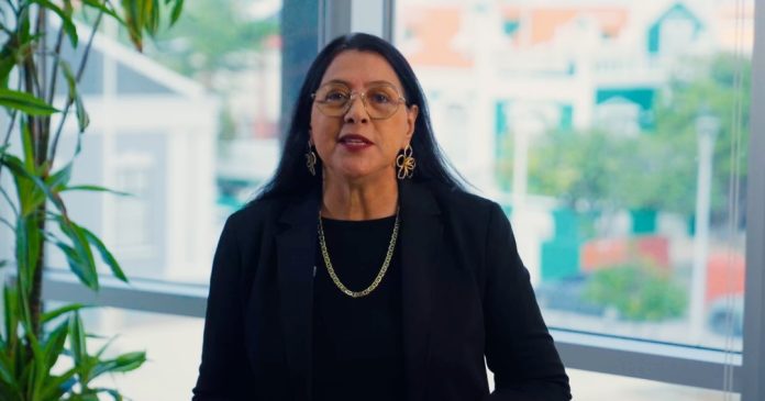 Minister di Salud ta nenga cu a bandona Aruba mientras critica di oposicion ta crece memey di crisis na HOH