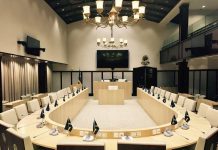 Parlamento di Corsou ta habri aña nobo parlamentario cu un siman yen di debate
