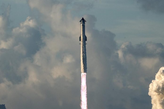 SpaceX ta pone megaraket Starship den orbita pa prome biaha