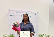 Varios graduado di programa universitario Organization, Governance and Management (OGM) na Universidad di Aruba!