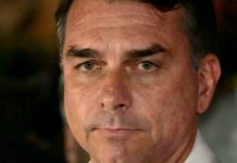 Flavio Bolsonaro di Brazil ta huy pa Merca despues di derota den eleccion