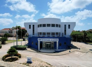KvK: Maneho nobo di turismo mester cuminsa na soluciona e problemanan actual