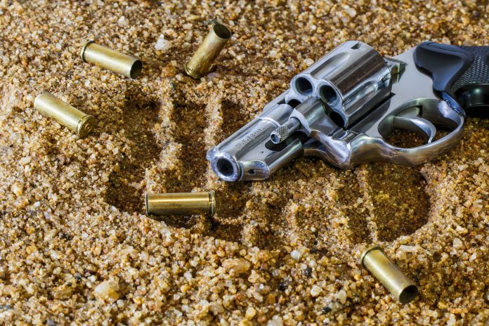 OM ta keda lucha duro contra posesion di arma di candela_result